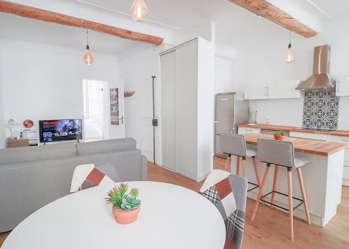 Stylish Apartment In The Old Town, With Ac.