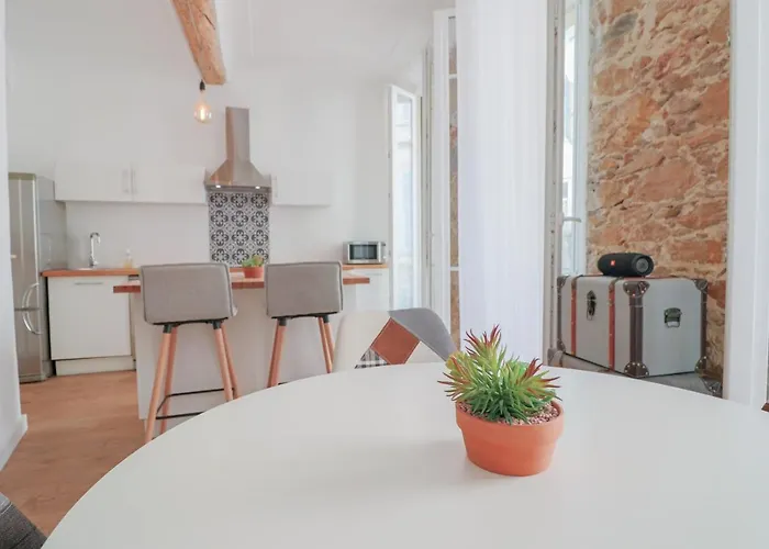 Stylish Apartment In The Old Town, With Ac.